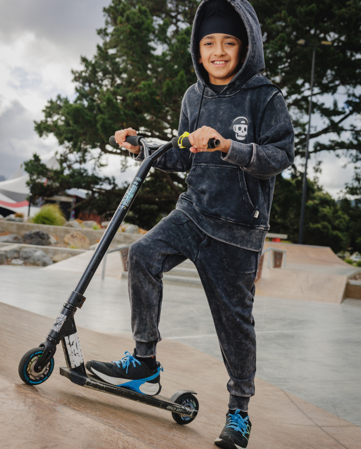 BAND OF BOYS | Black Wash Bones Skate Hood