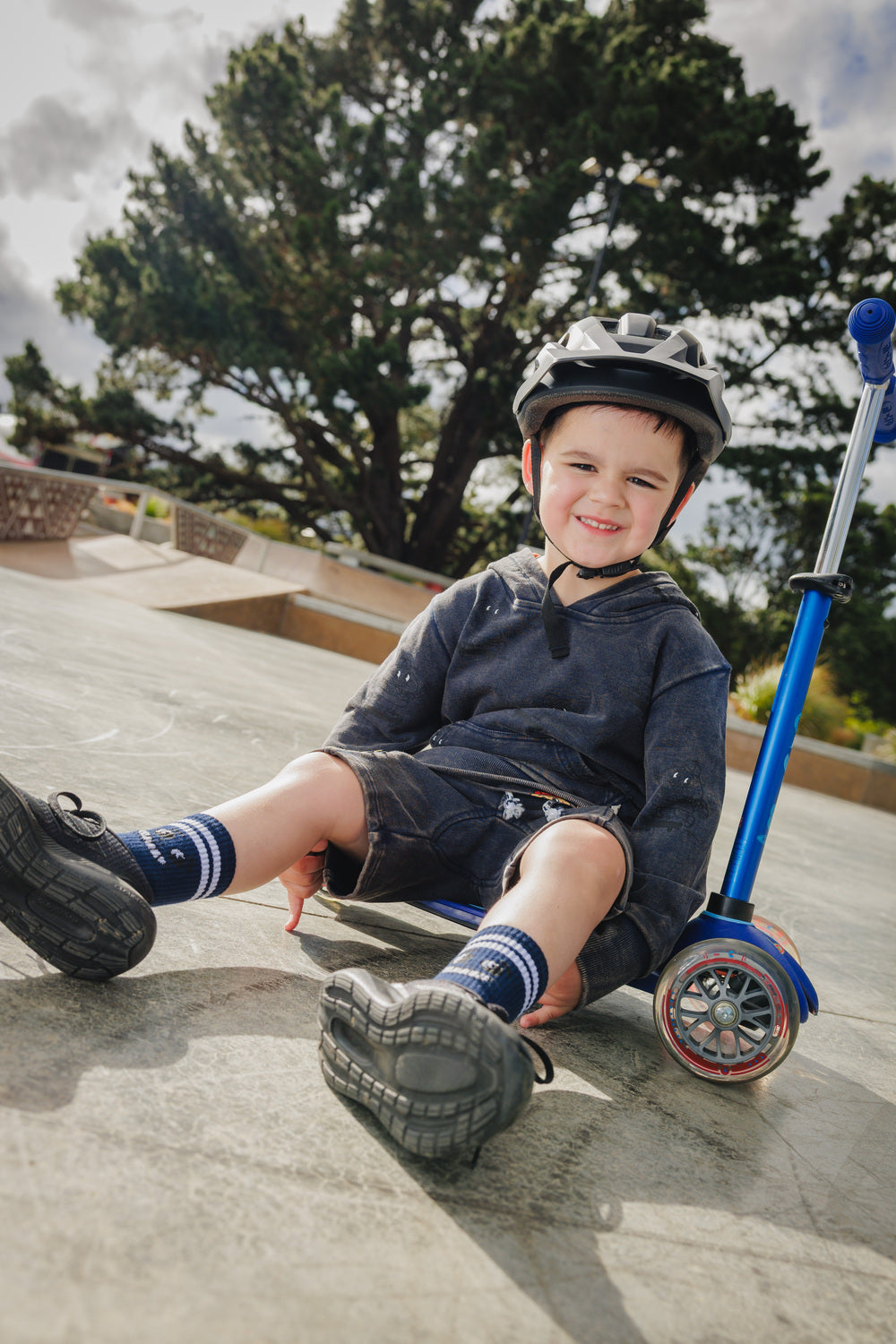 THE COLLECTIBLES | Navy Smile Skate Sock