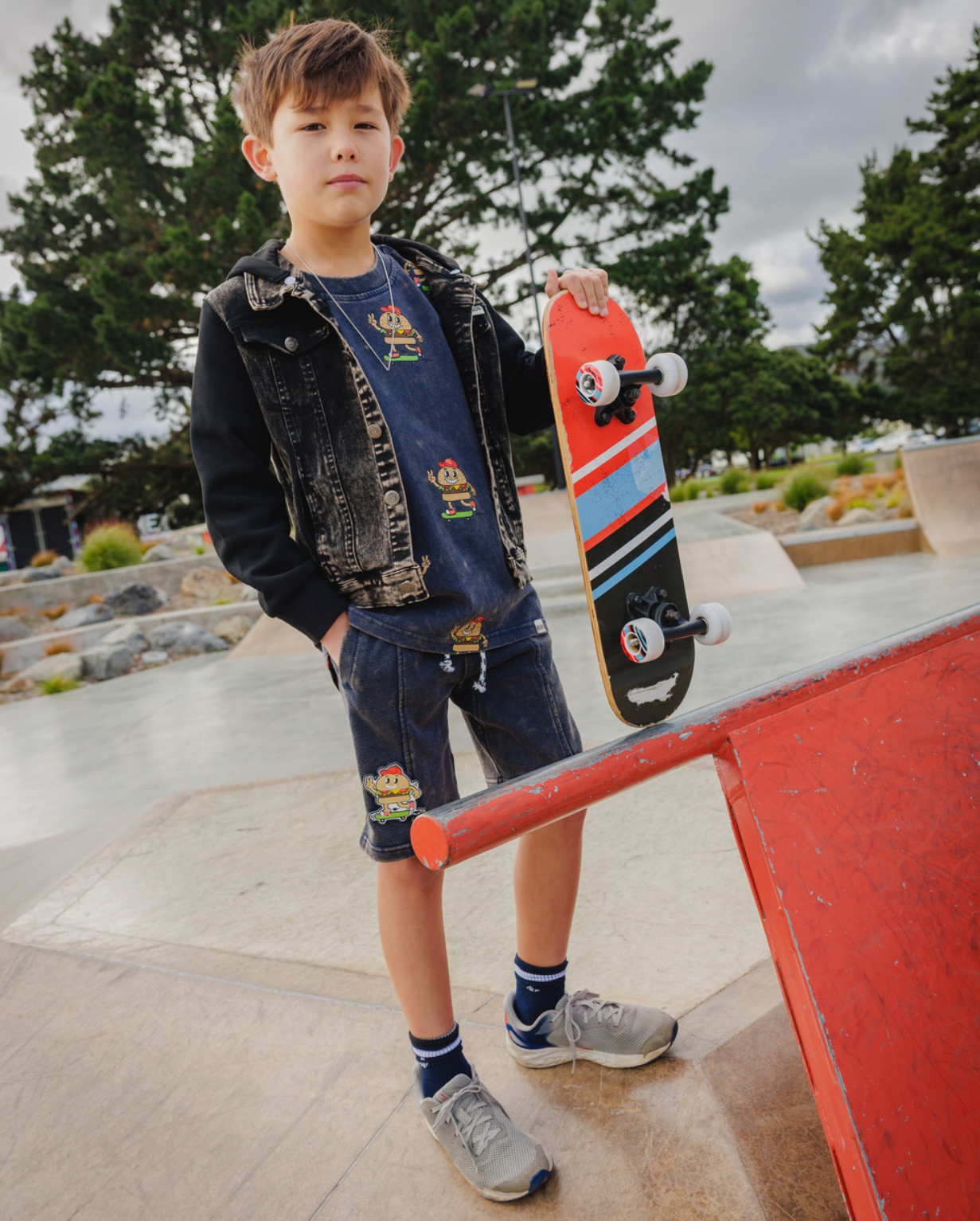 BAND OF BOYS | Navy Wash Burger Repeat Tee
