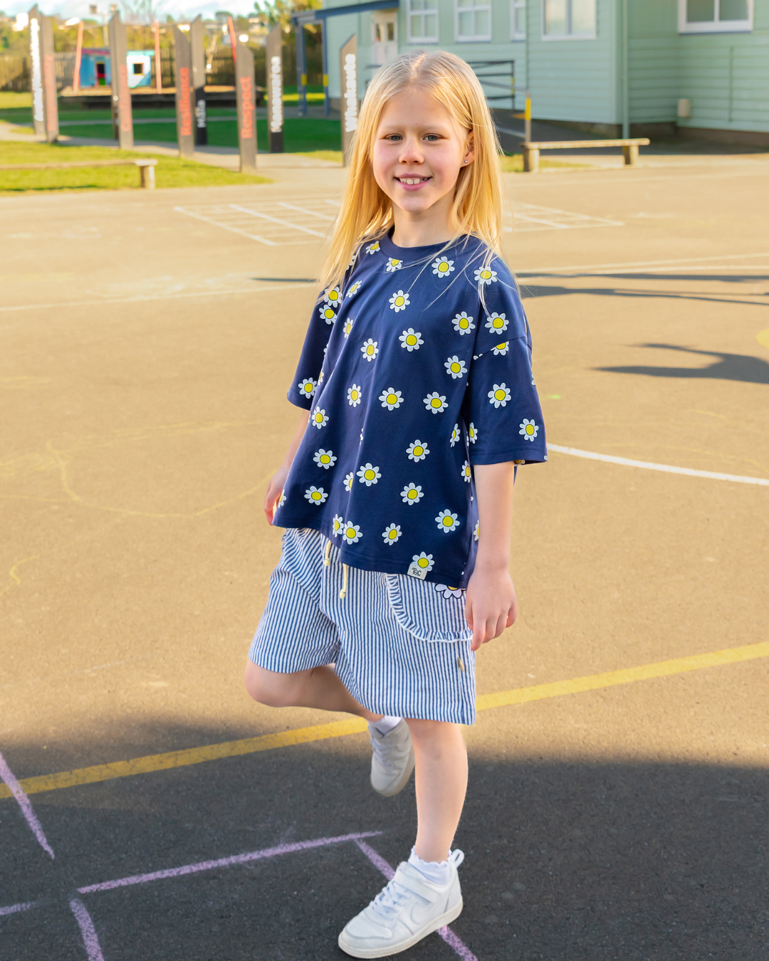 THE GIRL CLUB | Navy Daisy Tee