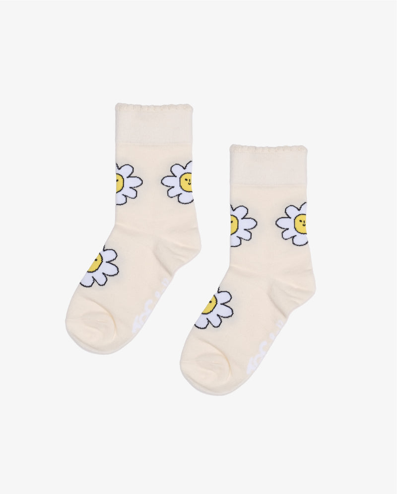 Cream Daisy Scallop Edge Socks Flatlay