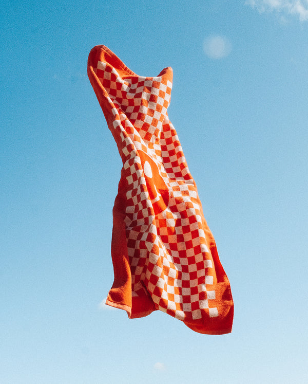THE COLLECTIBLES | Checker Smiley Flat Beach Towel